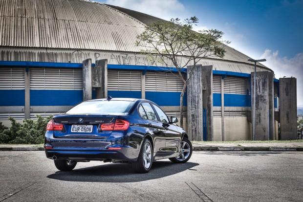 BMW-320i-Active-Flex-x-Audi-A3-Sedan-Carplace-56-620x413