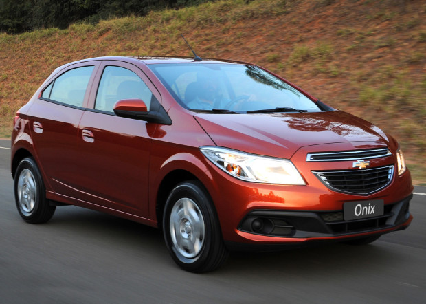 chevrolet-onix-ls-2014-620x442